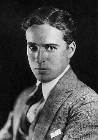 Charlie Chaplin'in "Altına Hücum" adlı filmi gösterime girdi.