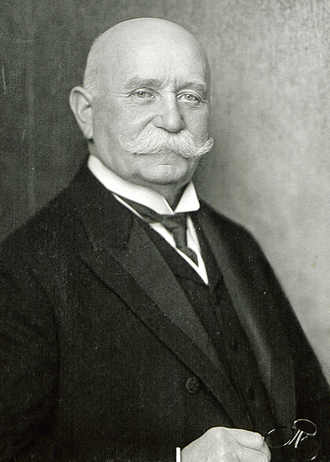 Ferdinand von Zeppelin'in yaptığı hava aracı, Almanya'nın Friedrichshafen kenti yakınlarında denendi ve başarılı oldu. Araca "Zeplin" adı verildi.