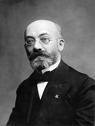 Ludwik Lejzer Zamenhof, yapay dil Esperanto hakkındaki ilk kitabını yayımladı (Rusça olarak).