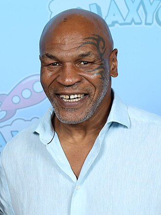 Mike Tyson, boks maçının üçüncü raundunda rakibi Evander Holyfield'in kulağını ısırdı ve diskalifiye oldu.
